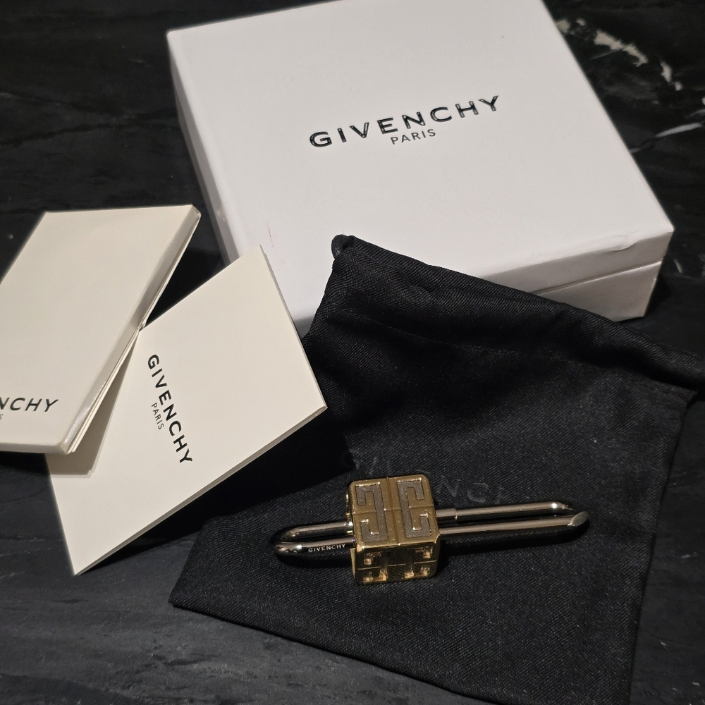 Givenchy 4G Padlock